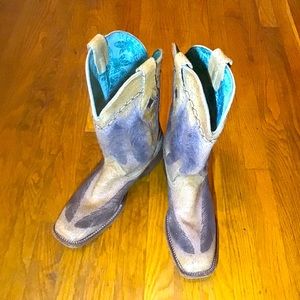 Corral Women’s Engraved Feather Square Toe Boots